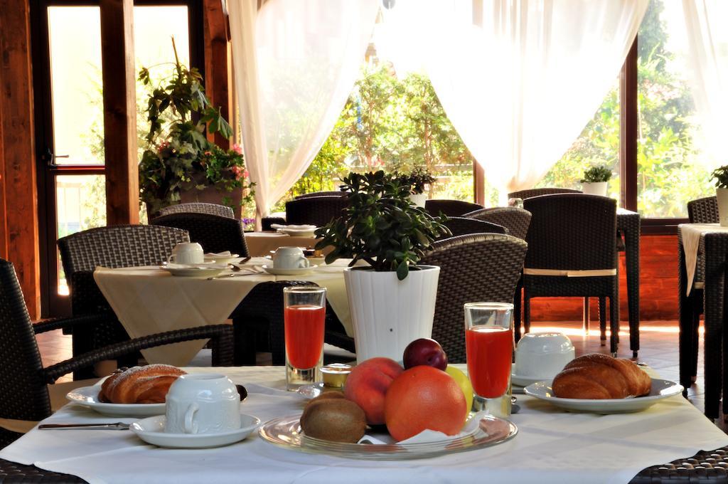 Hotel Ferro Di Cavallo Павулло-нель-Фриньяно Екстер'єр фото